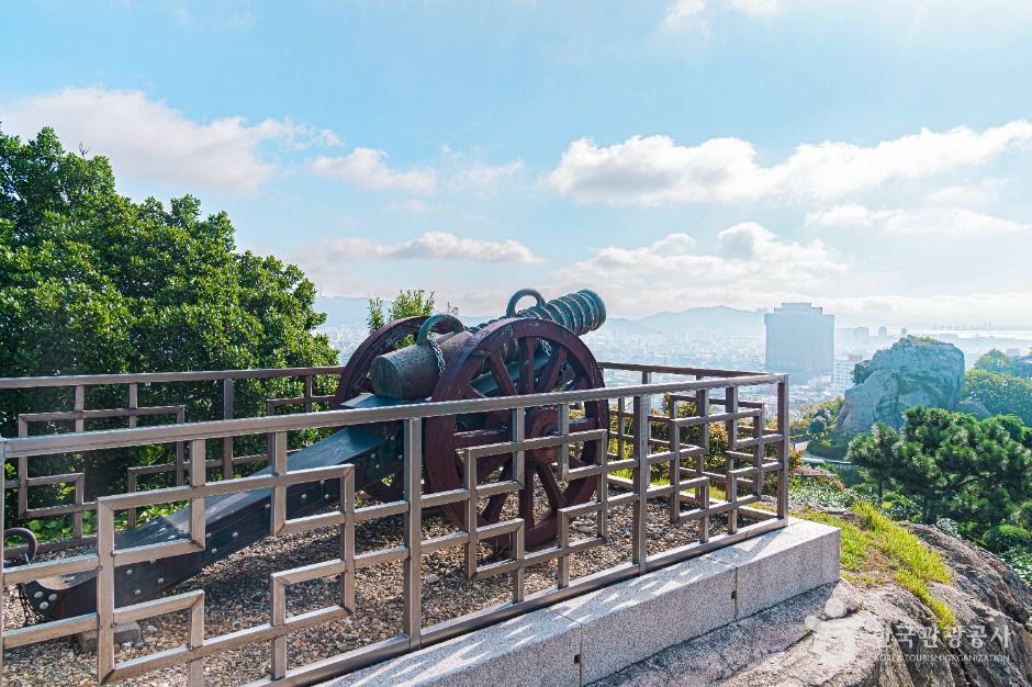 학은재