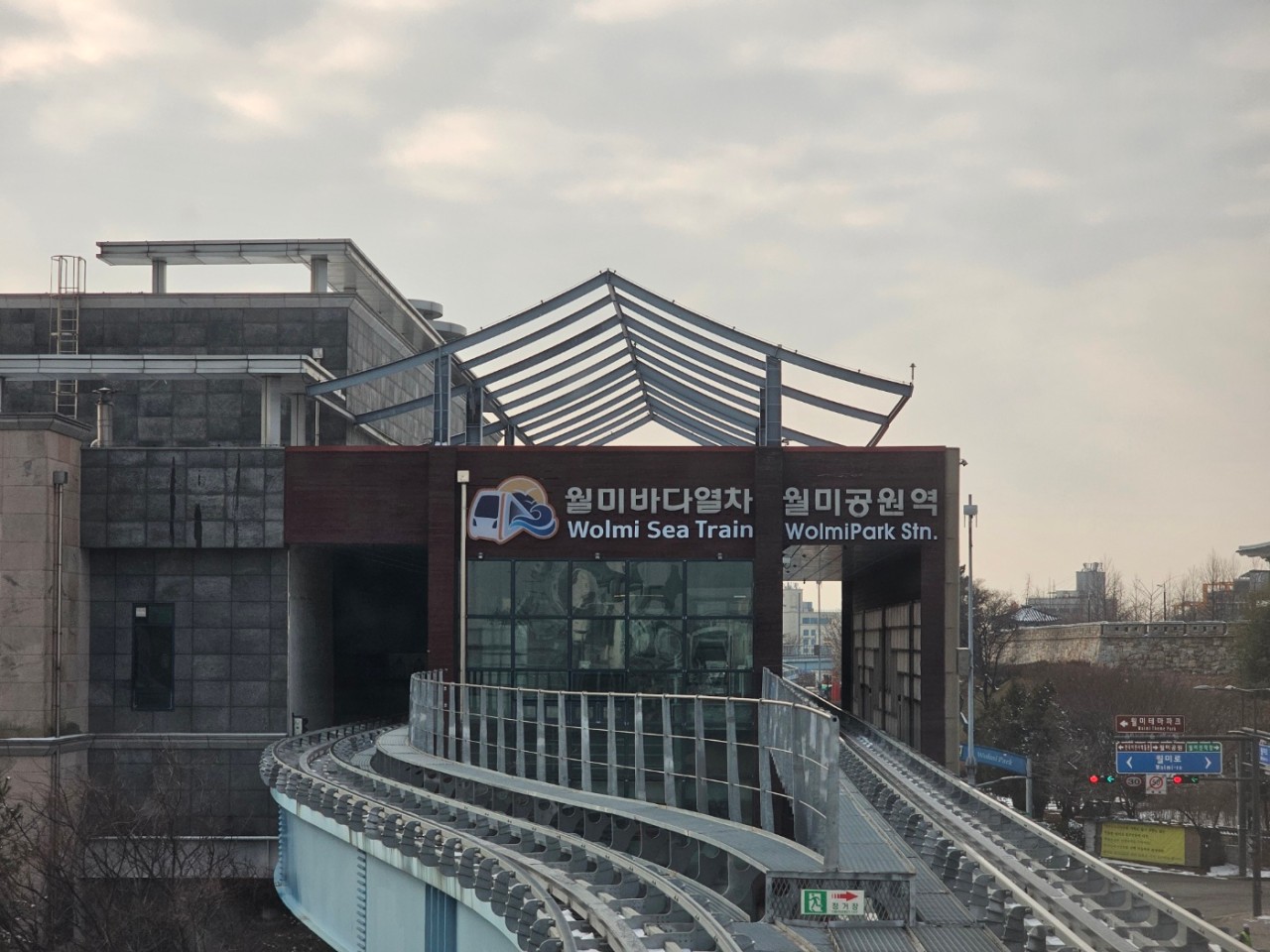 로얄엠포리움호텔